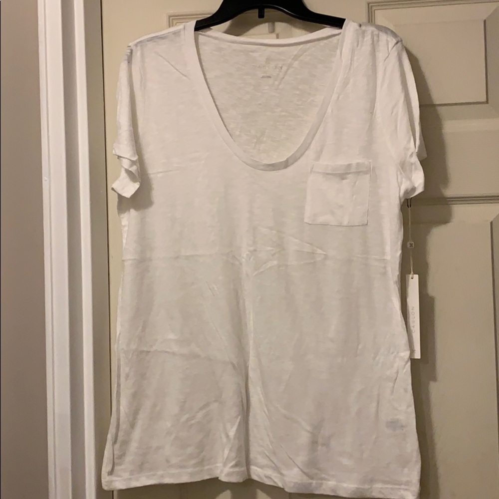 Caslon white tee